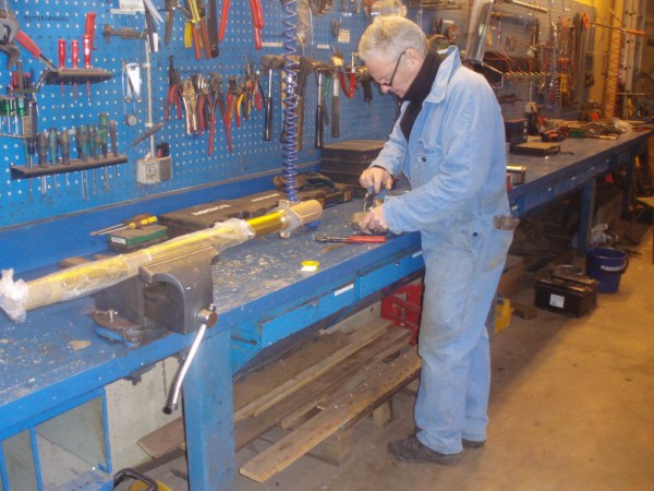 Stävlageret på plats på röret