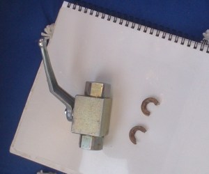 Den gamla ventilen klarade bara 60 grader - notera de trasiga tätningarna